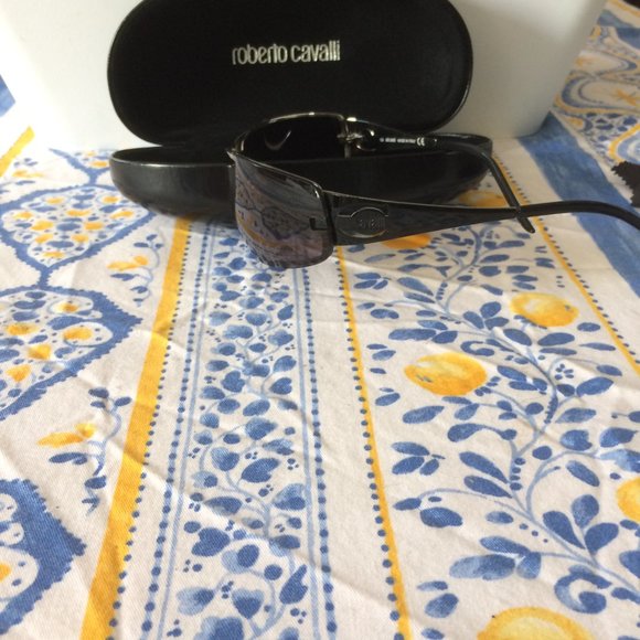 Roberto Cavalli Sunglasses - Picture 2 of 2